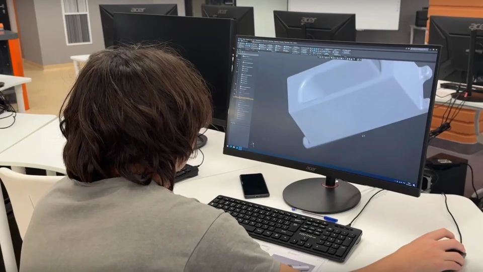 Юные инженеры Ноябрьска решили проблему водителей автобусов