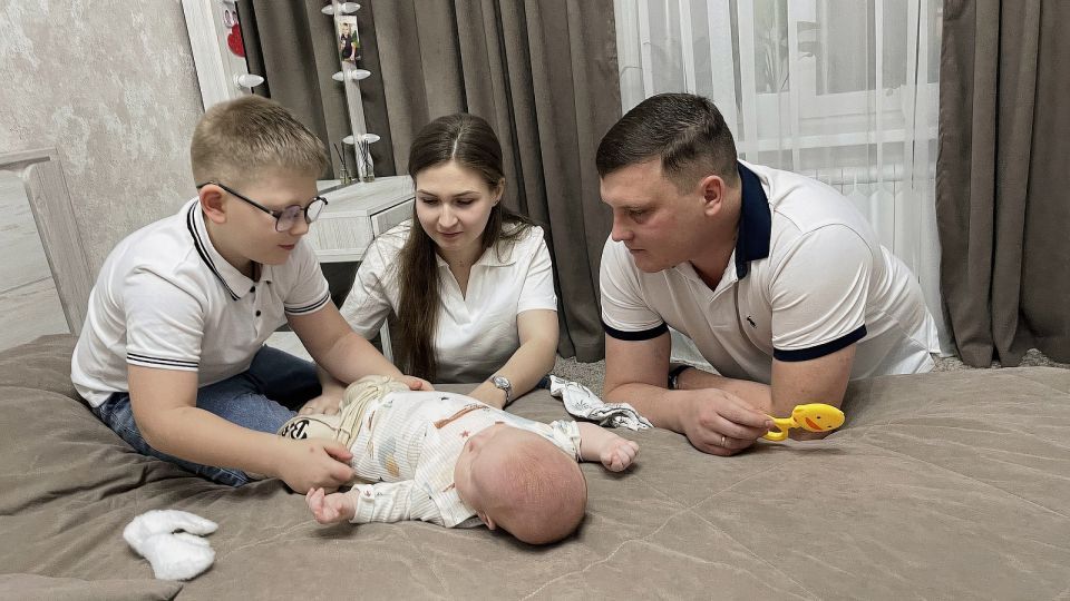 В округе выдали первый региональный маткапитал семье из ДНР