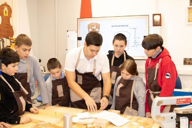 Мастер-класс для ярославских школьников прошел в скрипичной школе Андрея Шюдтца