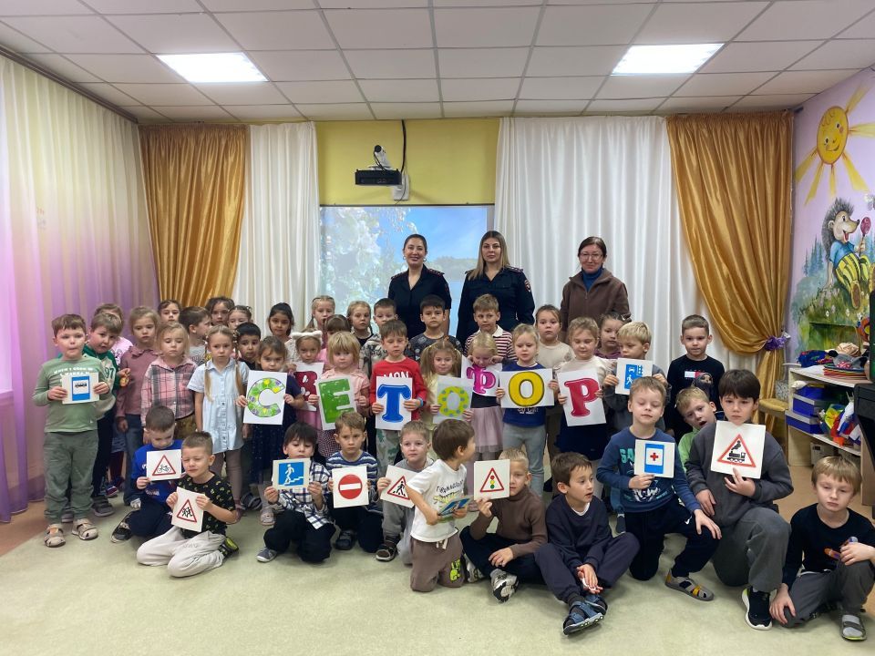Сотрудники провели увлекательные занятия по Правилам дорожного движения в Саратове