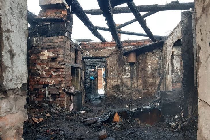 Названа причина пожара с погибшей молодой семьей в Тогучинском районе