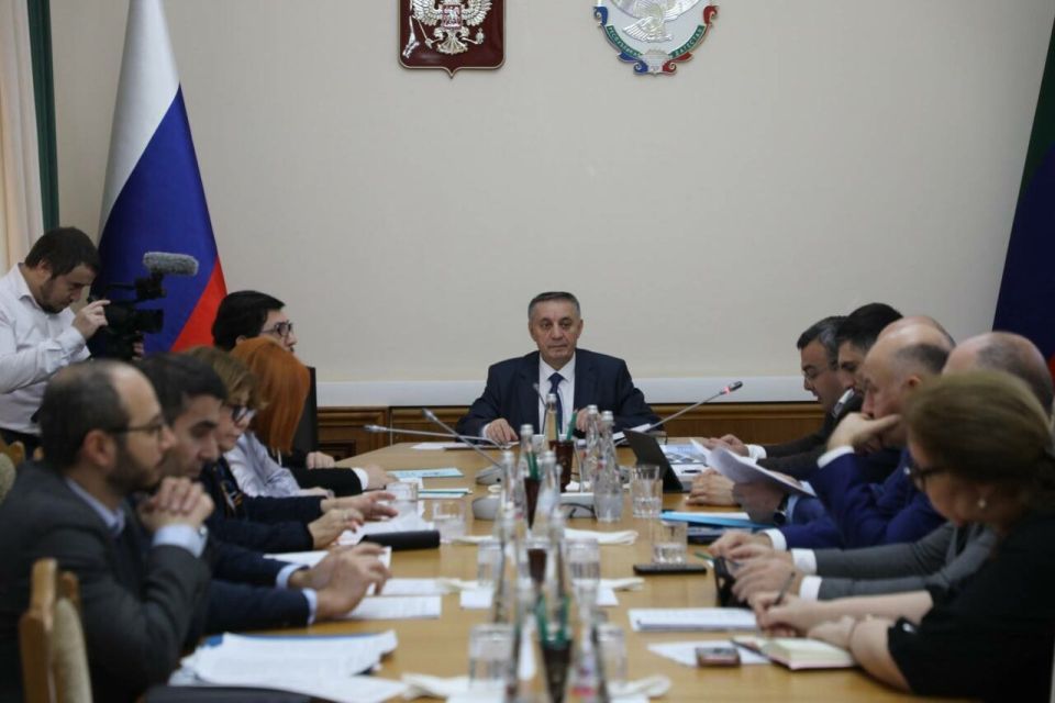 В Правительстве Дагестана обсудили меры по укреплению семейной политики