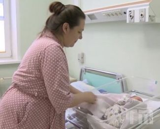 Молодым мамам будут платить 300 тысяч рублей на 3-го ребёнка