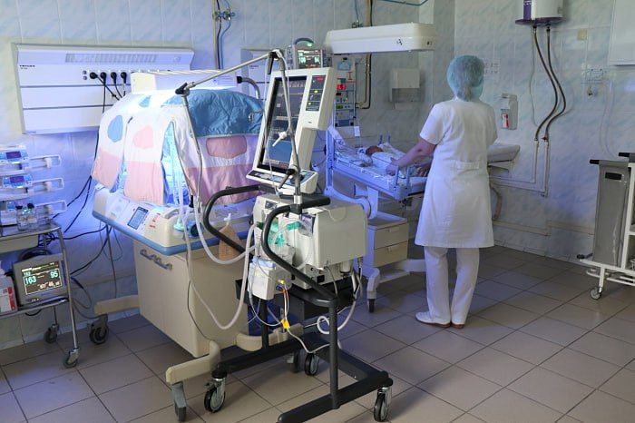 В Кирове врачи выходили новорожденную девочку весом 720 граммов