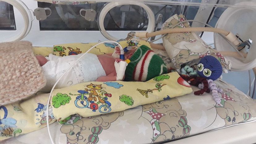 В Саратове врачи выходили двойняшек с экстремально низким весом