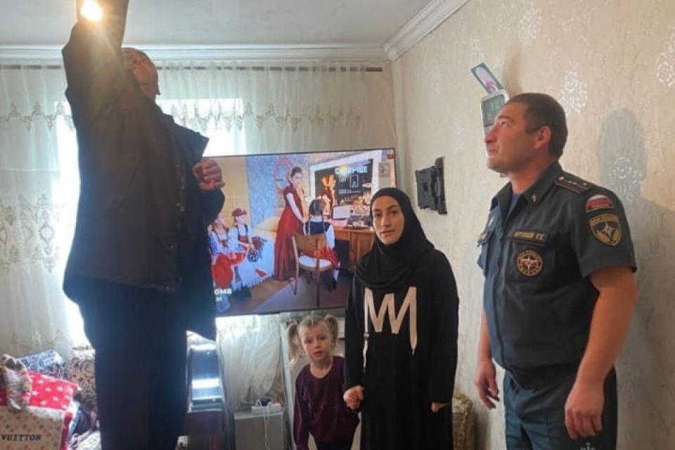 Депутат Джамаладин Гасанов обеспечил 800 многодетных семей в Дагестане пожарными извещателями