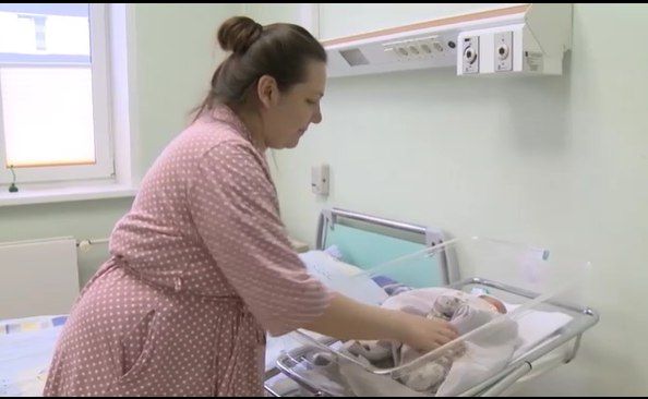 Молодым мамам будут платить 300 тысяч рублей на 3-го ребёнка