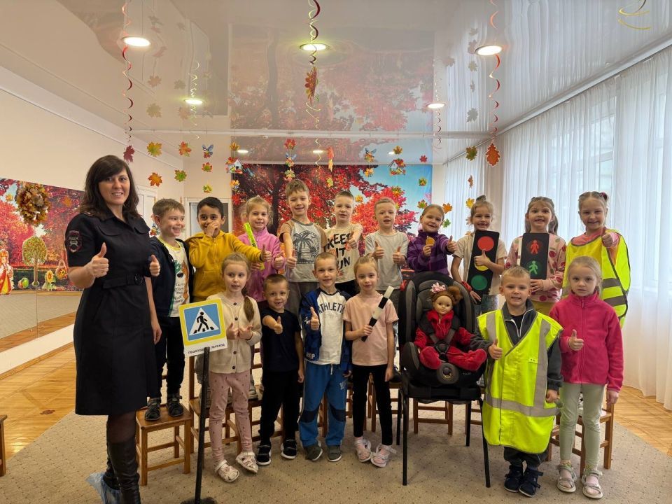 Сотрудники Госавтоинспекции встретились с воспитанниками детского сада № 145 города Твери