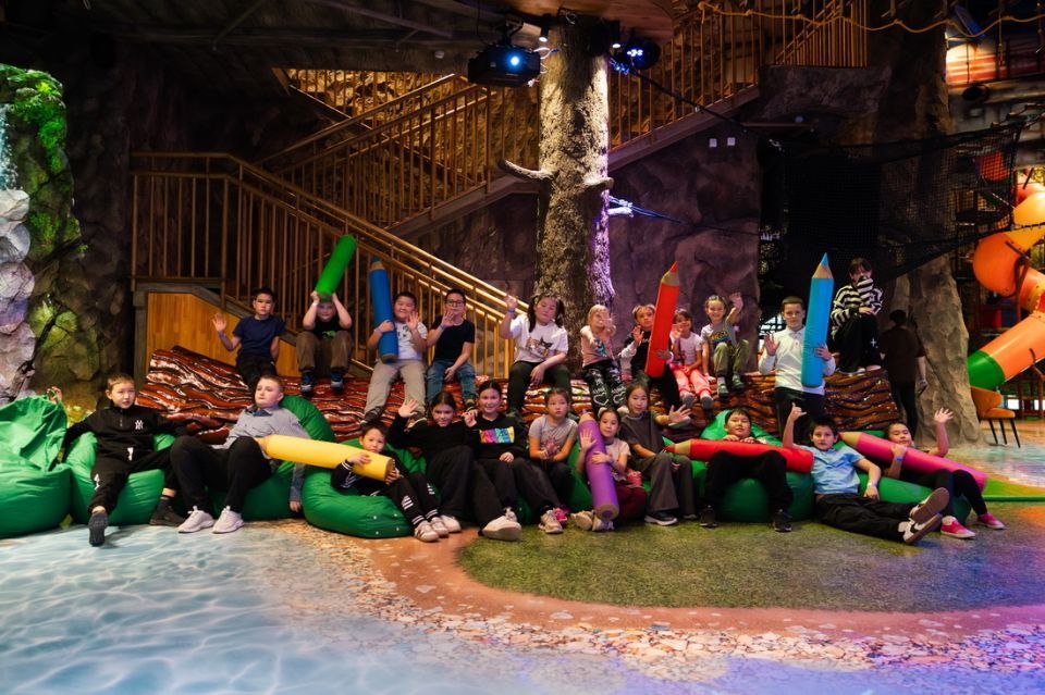 Дети участников СВО из Чемальского района побывали в экскурсией в центре «Лес чудес»