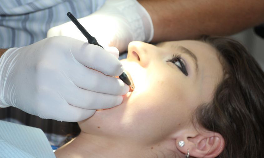 Лечение зубов многодетных матерей предложили оплачивать за счет маткапитала
