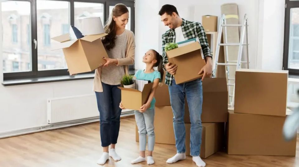 ИИ назвал цены на жилье и маткапитал главными факторами роста рождаемости в РФ