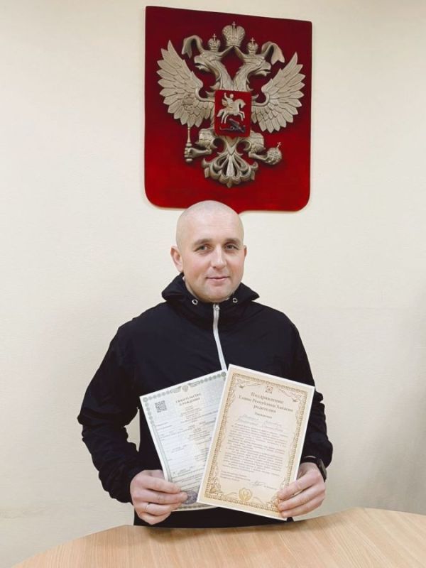 В преддверии Дня многодетной семьи в столице Хакасии зарегистрировали юбилейного новорожденного