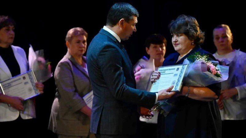 В преддверии Дня матери Евгений Первышов вручил награды жительницам Тамбовской области