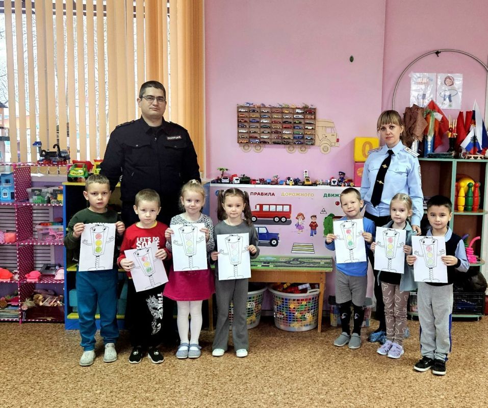 Западнодвинские автоинспекторы встретились с воспитанниками детского сада № 4 «Лесовичок» города Андреаполь