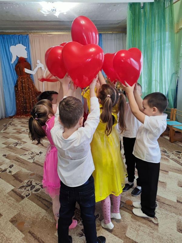 Воспитанники детского сада поздравили мам с праздником