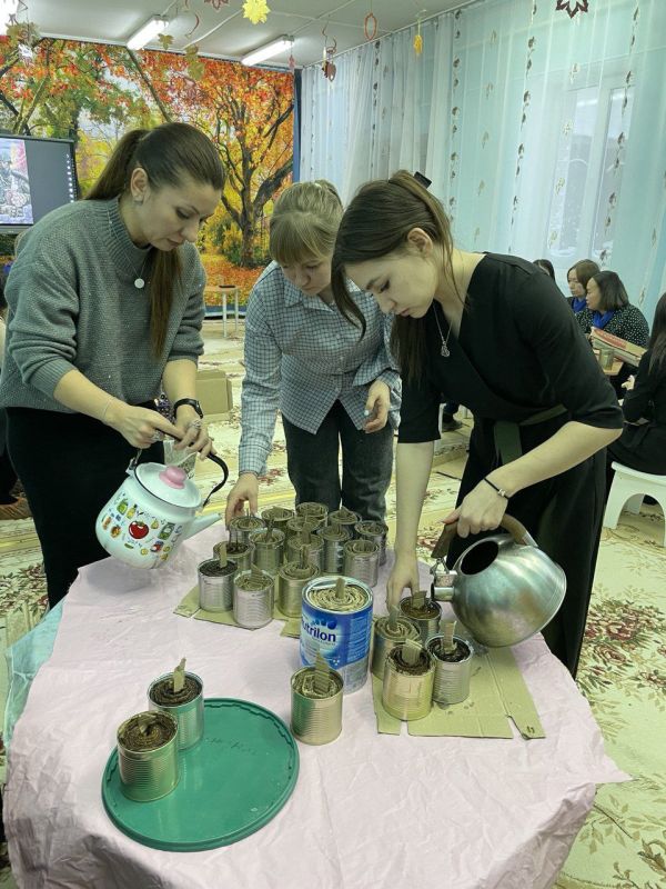 Тёплый огонёк поддержки. Педагоги и родители воспитанников детского сада "Росинка" регулярно изготавливают окопные свечи