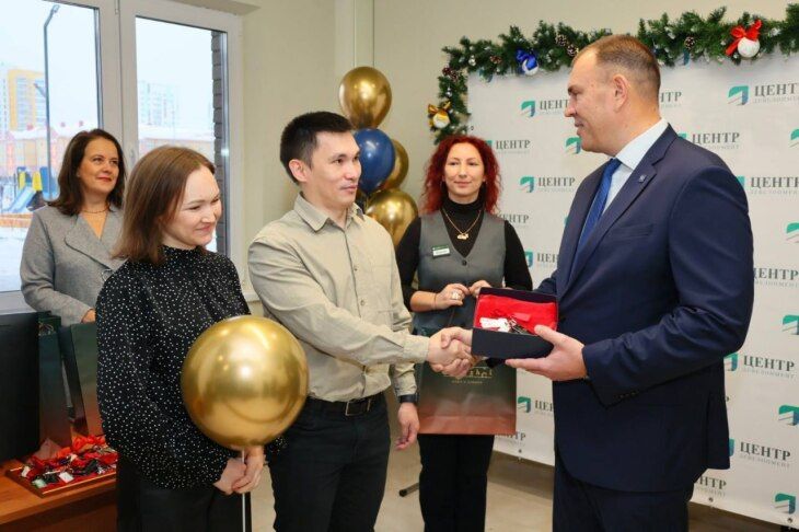В Тобольске участникам госпрограммы "Молодая семья" вручили ключи от квартир