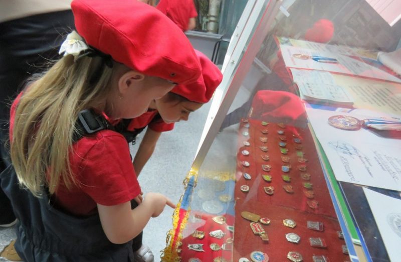 В музее канского ОВД прошел Урок мужества для самых маленьких добровольцев общественного детско-юношеского движения «Юнармия»