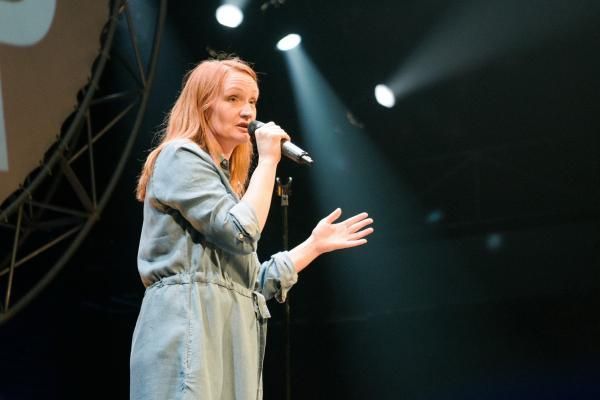 Звезда стендапа Елена Новикова расскажет в Екатеринбурге про материнский капитал