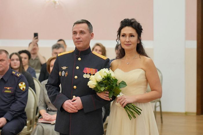 Губернатор Соколов поздравил многодетную семью с серебряной свадьбой » ГТРК Вятка - новости Кирова и Кировской области