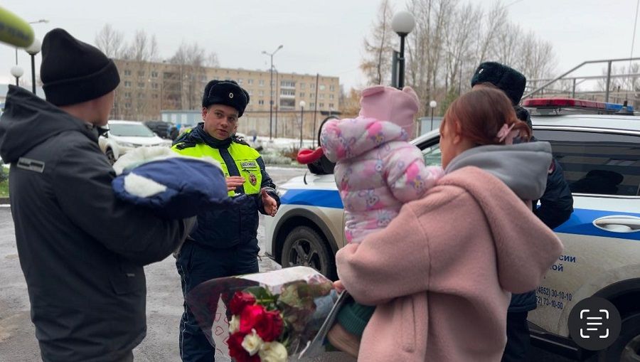 В преддверии Дня материи молодым мамам напомнили о безопасной перевозке детей