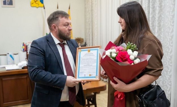 Две молодые семьи в Кирове получили сертификаты на 1,4 млн рублей для покупки жилья