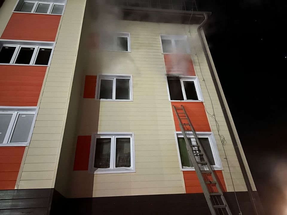 Пожар в Антипаюте: пять человек эвакуированы, один госпитализирован