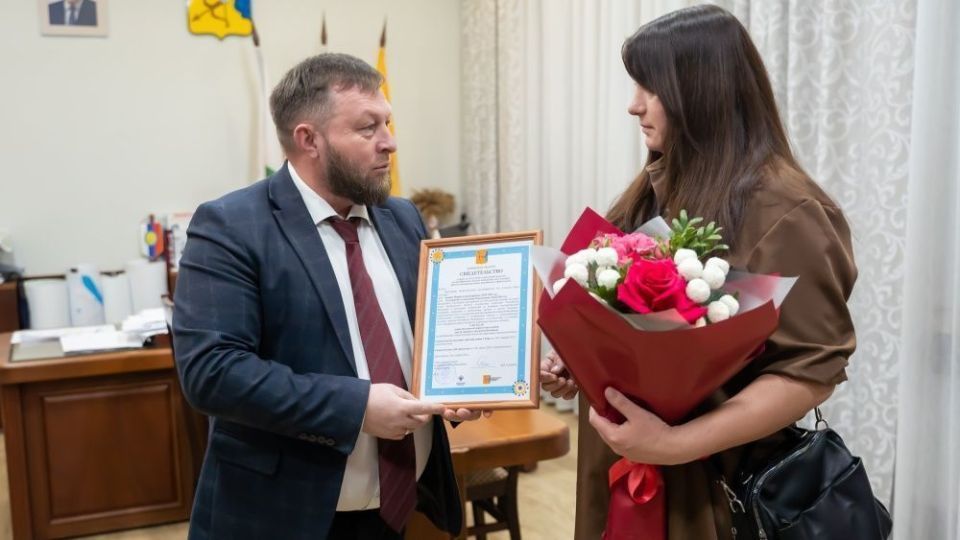 Новогодний подарок: еще две молодых семьи получили жилищные сертификаты