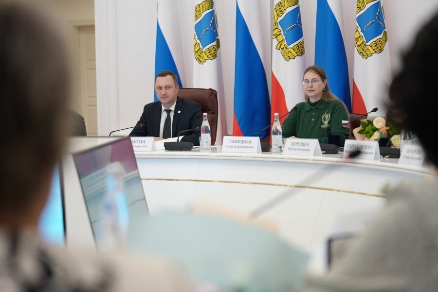 В Саратовской области 8 матерей получили награды за достойное воспитание детей