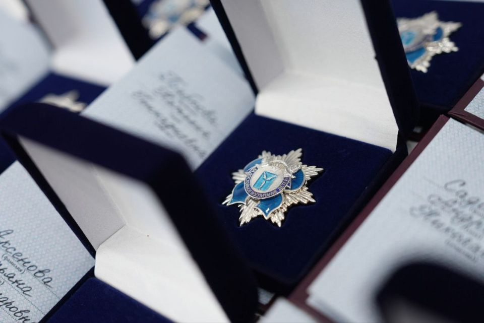 Почетным знаком «За достойное воспитание детей» отмечены 8 жительниц Саратовской области