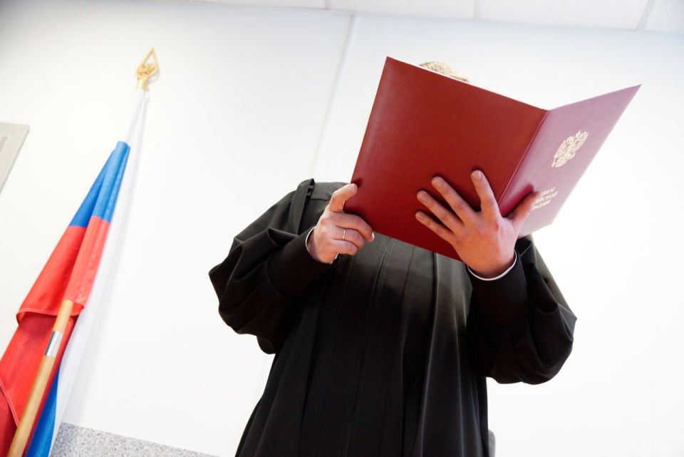 Челябинскую чиновницу, обвиняемую во взятках за получение маткапитала, оставили в СИЗО