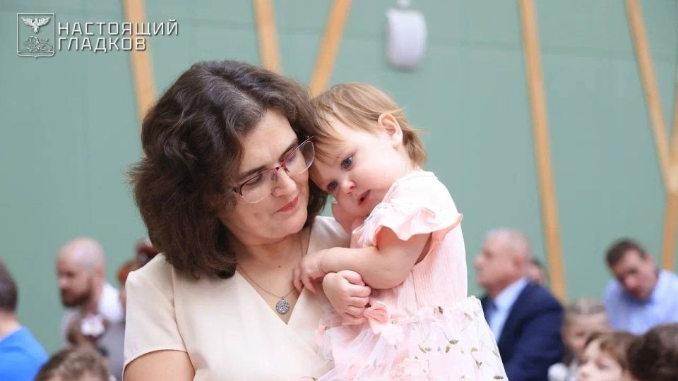 33 многодетных белгородки получили почётные знаки «Материнская слава»