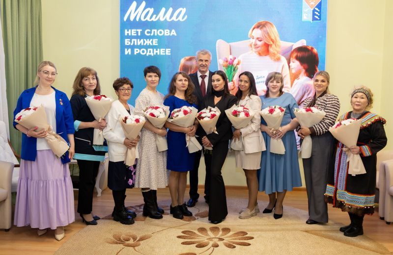 Губернатор Сергей Носов встретился с колымчанками в преддверии Дня матери