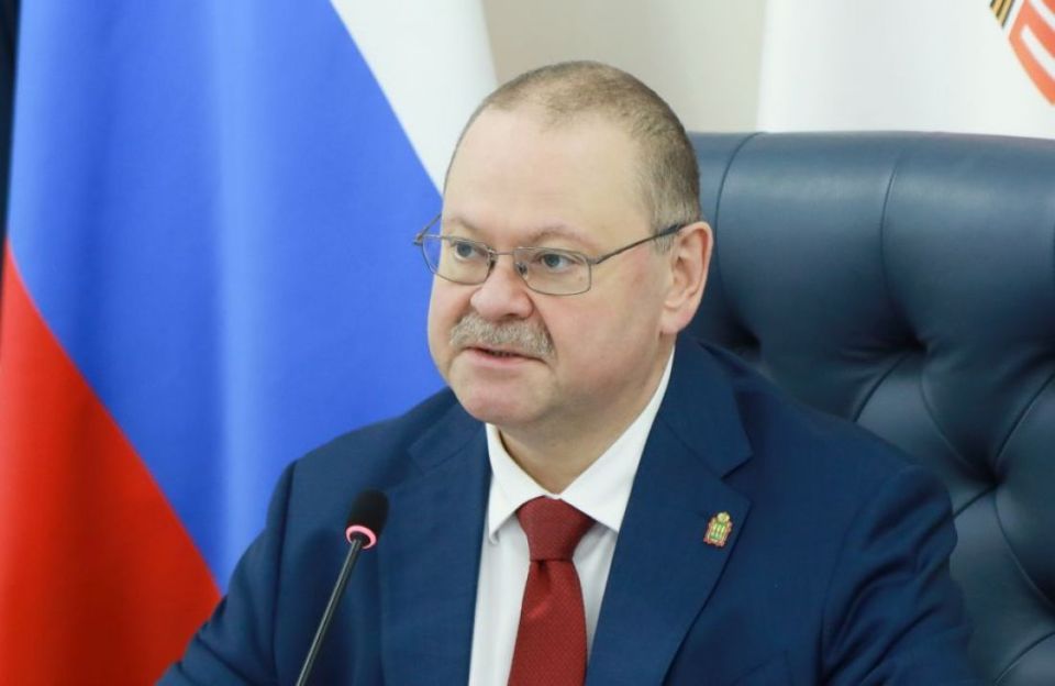 Губернатор Олег Мельниченко поздравил жительниц региона с Днем матери