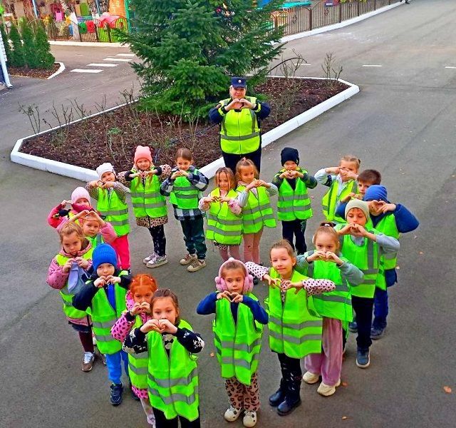 На Кубани для дошкольников провели мастер-класс по изготовлению световозвращателей