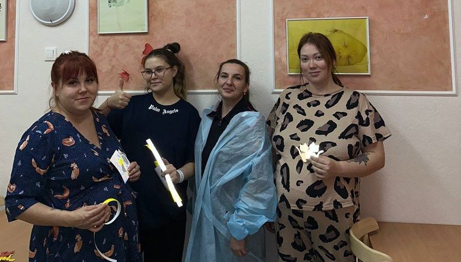 Сотрудники столичной Госавтоинспекции поздравили будущих мам накануне праздника