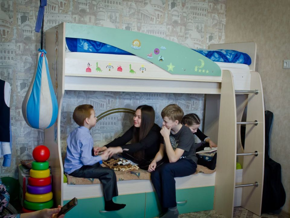 Девять и более детей воспитывают четыре семьи в Челябинске