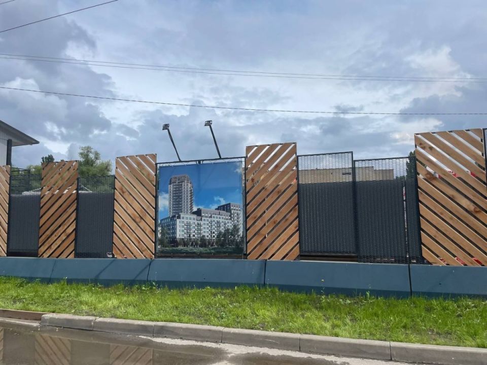 Застройщик скандального ЖК «Турист-2» через суд требует доступ к зданию МВД для собственных замеров