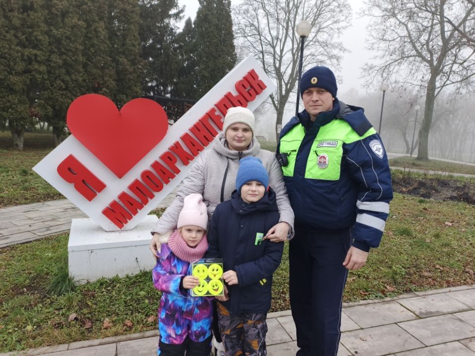 В Малоархангельском районе сотрудники Госавтоинспекции провели профилактическую акцию «Яркая мама»