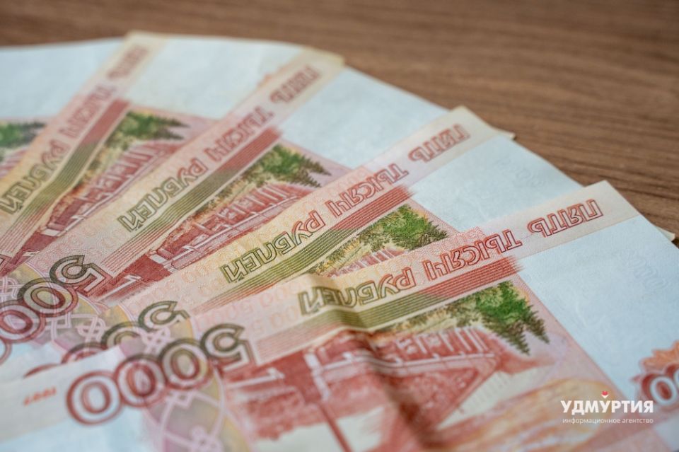 300 тысяч рублей планируют выплачивать при рождении детей молодым семьям в Удмуртии