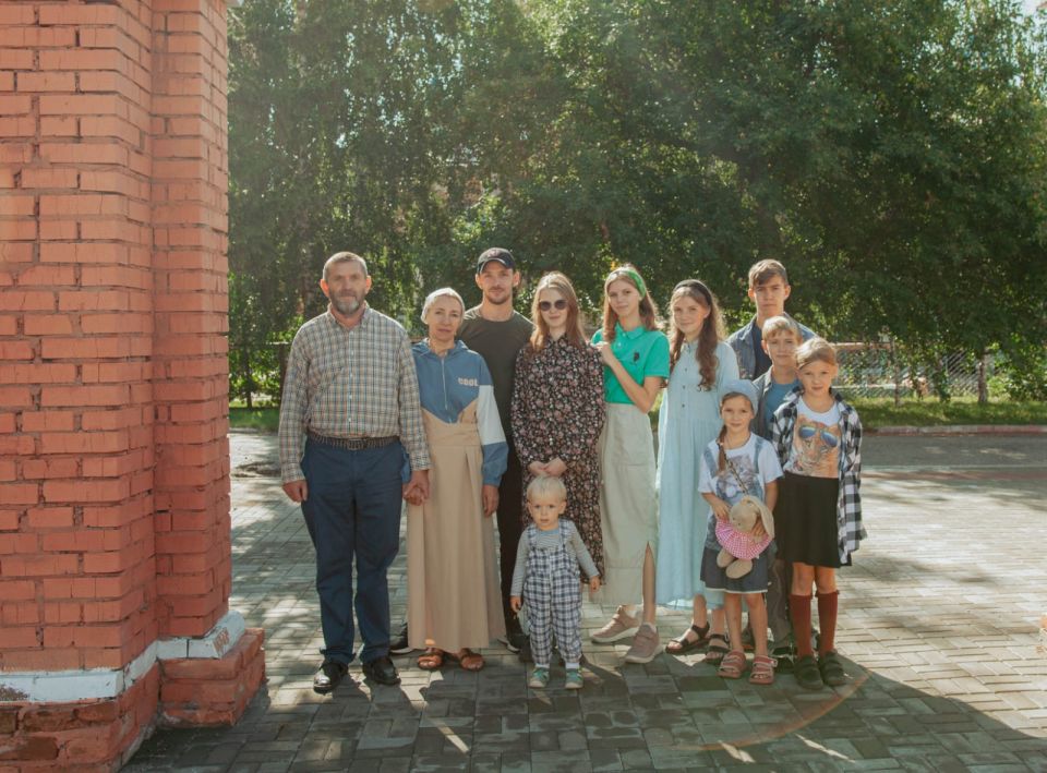 Президент удостоил ордена многодетную семью из Алтайского края