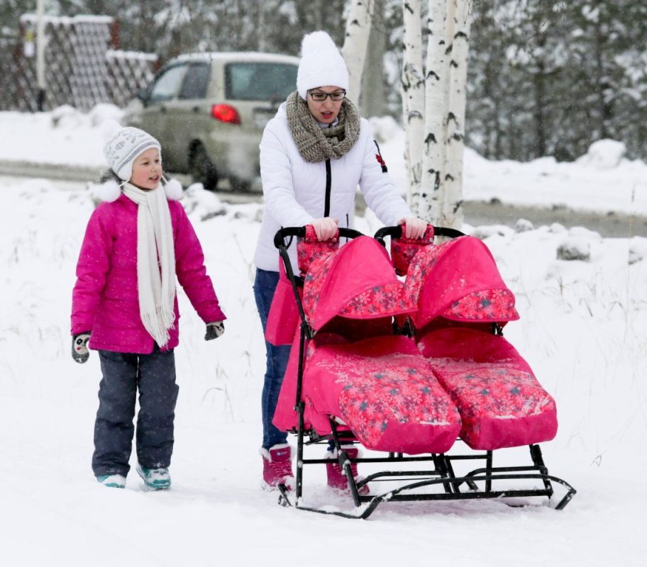 Президент России наградил югорские семьи за родительский труд