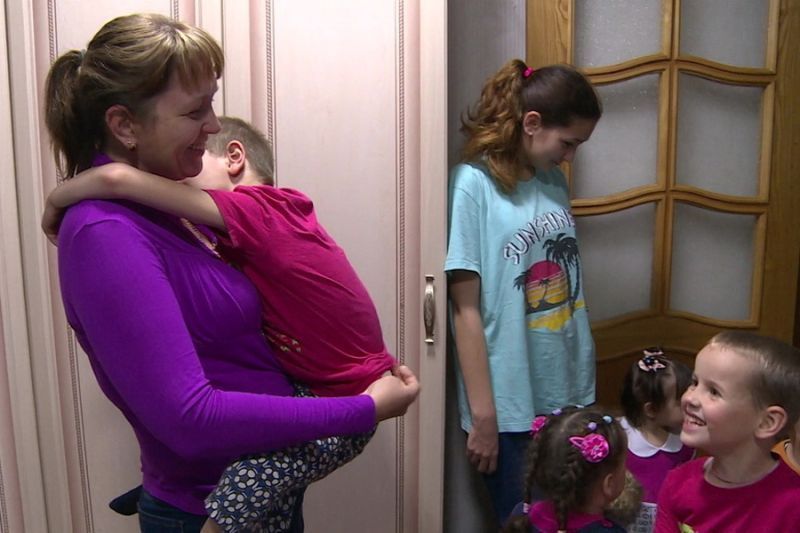 На Камчатке 73 многодетные семьи получили по 365 тысяч рублей взамен земельных участков