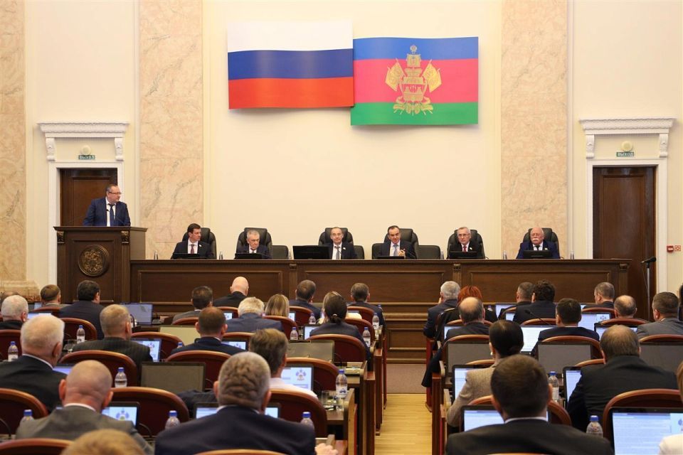 Депутаты Кубани приняли дополнительные меры соцподдержки многодетных семей