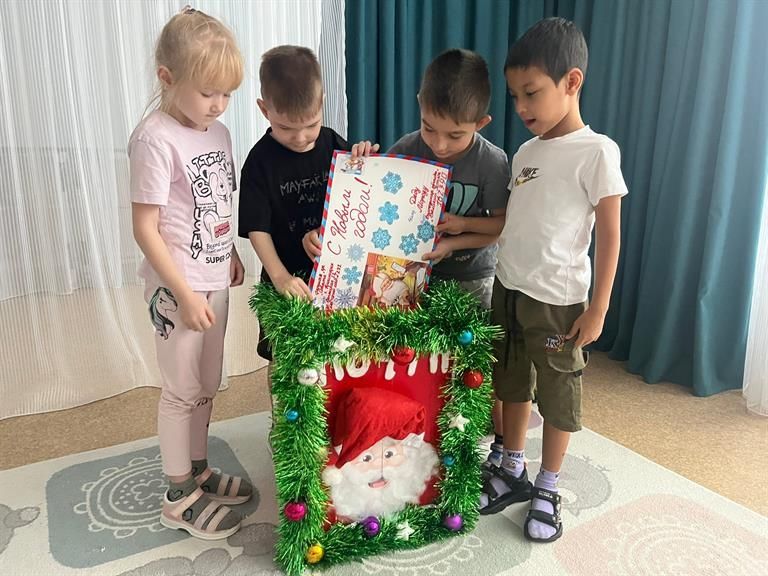 Дошколята пишут письма Деду Морозу