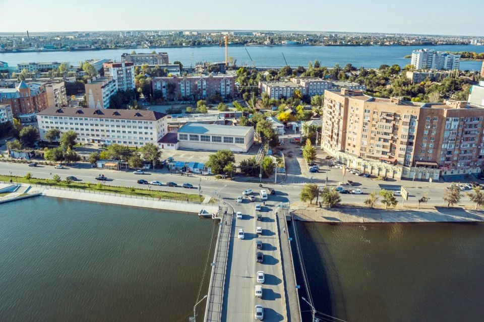 Директор стройфирмы незаконно нажился на возведении спорткомплекса в Астраханской области