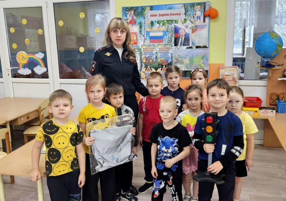 Для воспитанников детского сада «Валдай» пгт Старая Торопа прошёл урок по безопасности дорожного движения