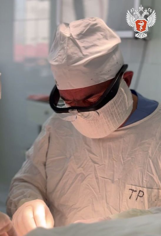 Врачи республиканской детской больницы в Грозном провели операцию по разъединению пальцев руки у двухлетнего мальчика с врождённой патологией