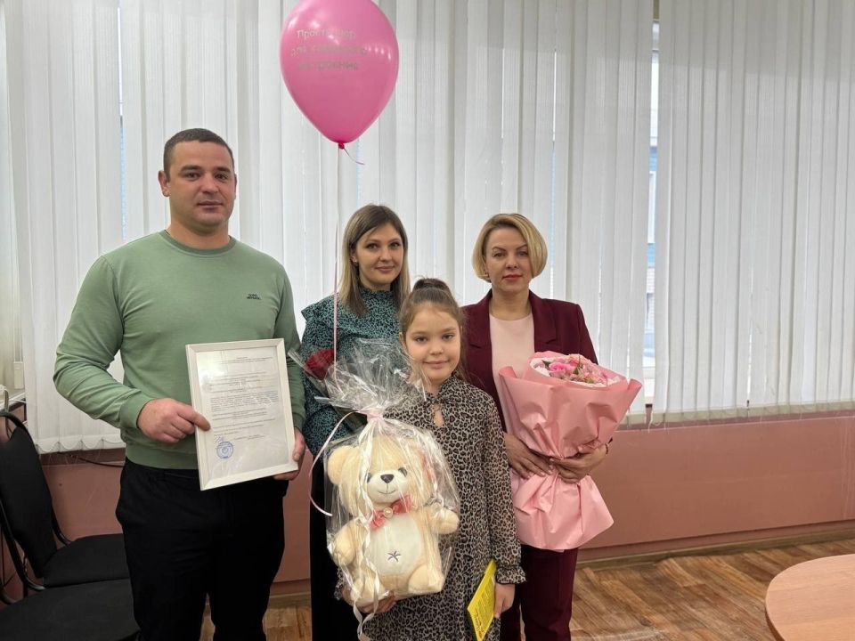 Молодая семья из Рассказова получила сертификат на покупку жилья