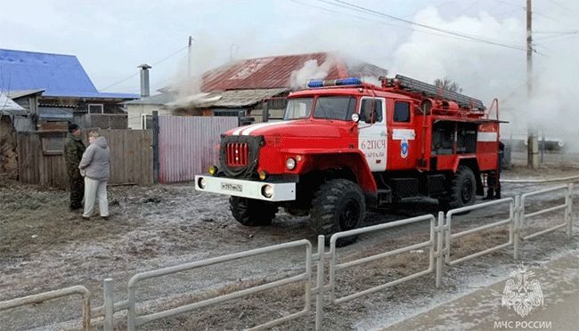 Из-за шалости с огнем загорелся дом многодетной семьи в Челябинской области